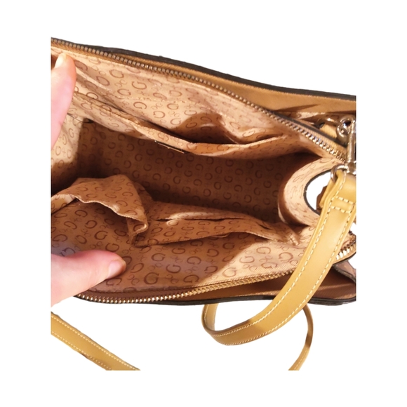 Guess satchel like new signature - Picture 15 of 16